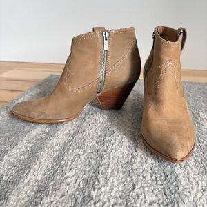Frye reina western leather ankle boot size 9